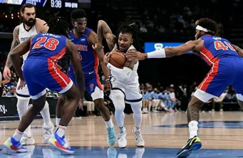  NBA常规赛激烈对决：魔术险胜马刺，班凯罗准绝杀立功